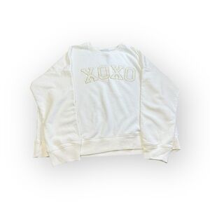 🤍 CUPCAKES AND CASHMERE | “XOXO” Cream Crewneck Sweatshirt NWT